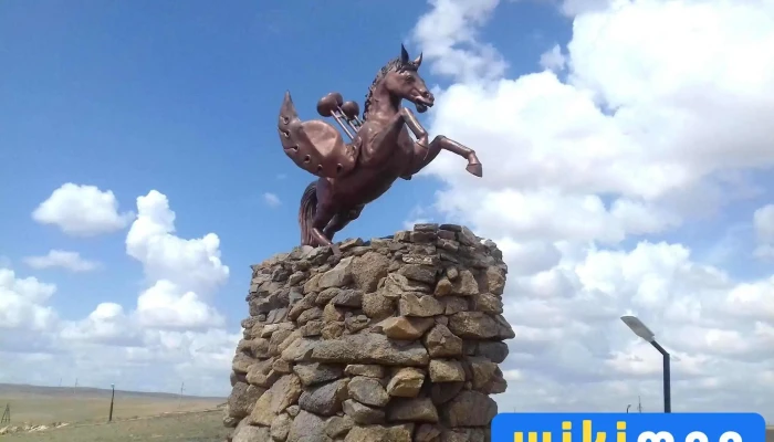 Dundgovi Provinces Symbol Statuary Bugd - Мандалговь