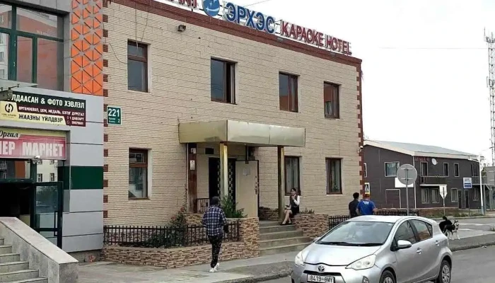 Erkhes Hotelrestauranterkhes Buudal Zoogiin Gazar Gadnakh Zurguud - Даланзадгад