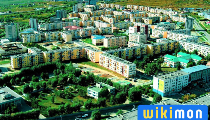 Rond-point orné à Erdenet - Эрдэнэт
