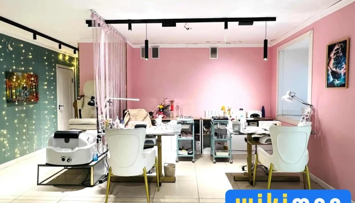 Salon Nine - Huuchin Horoolol